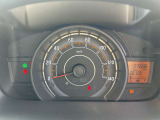 整備スタッフは国家資格を持つプロの整備士です。車検の受入/中間/完成検査と保安基準発行のすべても自社で行います。