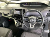アダプティブタイプのオートクルーズです。車線中央付近を走行するようにステアリングを制御し、運転者のハンドル操作を支援します。