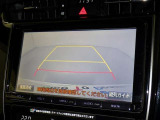 バックモニター付なので後退時に後方が見えるので安心。 車は構造上、死角がたくさんなので万が一を考えると必須ですね。 あくまで補助の為の装備、バックは目視で確認する事が重要ですよ。