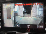 パノラミックビューモニター付きです。車両を上から見たような映像をディスプレイオーディオ画面に表示。運転席からの目視だけでは見にくい、車両周辺の状況をリアルタイムでしっかり確認できます。