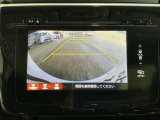 【バックカメラ】運転が苦手な方も車庫入れラクラクです!ギアをリバースに入れれば自動的に切り換わりますので、面倒な操作は不要です♪狭い駐車場もお車を傷つけず安心ですね!