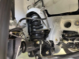 お車を安心してお乗りいただく為には、足回りの定期点検が欠かせません。サービスサポート(有償保証)では無料点検もご提供しており、安心のカーライフをお過ごしいただけるサポート体制が整っています。