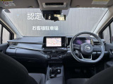 室内はゆったり乗れる広さで、視界も良好です。D型ハンドルで足元がぶつかることなく乗り降りができます!