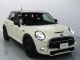 フロントフェイスはMINIアイコンとして永らく愛されるデザイン性の良さと、ブランドの魅力を感じる事ができます。