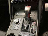 運転操作しやすい位置にあるシフトレバー