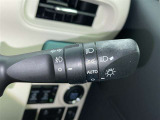 【オートライト】車外の明るさに応じて、自動的にライトの点灯・消灯をしてくれます。