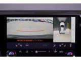 【パノラミックビューモニター】 後退時に車両の後ろ側を表示するだけでなく上から見たような映像で車庫入れなどバックする際に安心です。