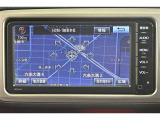 純正ナビを装備。タッチパネル式で使いやすく、お出かけもラクラクです。