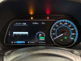 見やすいメーター周り!!カラーディスプレイには運転をサポートするさまざまな情報が表示されます(^^♪