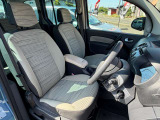 明るく清潔感のある車内!カングーらしいおしゃれなシートデザインも魅力です♪広々とした室内空間で、普段使いからレジャーまで快適にお乗りいただけます!シートの状態も良好で気持ちよくお使いいただける1台です