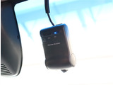 『1台』のお車に対して、3名体制で日々議論を重ね仕入れを行っております。
