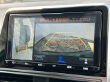 バックガイドモニター装着車は後退時の強い味方です!車庫入れや縦列駐車の際、後退操作の参考になるガイドラインをナビ画面に表示します。