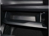 お車の取扱説明書・メンテナンスノート(記録簿)もございます。トヨタのディーラーで安心を買って下さい。当社は無理な勧誘は致しません。まずはお客様からのお問い合わせを心よりお待ちしております。