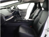 高いホールド性で運転姿勢が安定します。長距離ドライブでも疲れにくいのが魅力です。快適なドライビングライフをお送りください♪