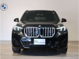 【キドニーグリル】BMWは約90年もの間、ほぼ全ての車両にひと目でBMWだと分かるこの特徴的なフロントグリルが備えられ、デザイン・アイコンとして親しまれてきました。