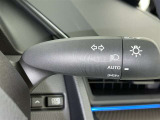 【オートライト】車外の明るさに応じて、自動的にライトの点灯・消灯をしてくれます。