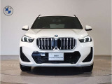 ☆BMWの代名詞とも言える【キドニーグリル】一目見ただけでBMW車であると認識できる確固たるアイコンとして存在感を放ちます☆