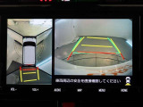 パノラミックビューモニター付きです。車両を上から見たような映像をモニター画面に表示。運転席からの目視では見にくい、車両周辺の状況をリアルタイムでしっかり確認できます。