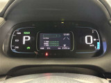 一目で今出ている速度が分かるデジタルメーターを採用しており、うっかりのスピード超過も減りますよ