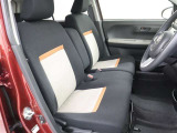 ベンチシート仕様でアイポイントも高く、女性の方も運転しやすいですよ!ホールド感もあり疲労を軽減させ、もちろんシートも座り心地も◎!