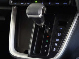 電動パーキングブレーキ・ブレーキホールドを装備してます。ホールド機能は信号待ちが多い一般道で疲労軽減になり、大好評です!