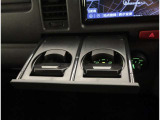 スマートキー付きです。スマートキーとは鍵を車に差し込まなくても、ドアノブを触ったりするだけで、ドアロックを解錠できます。これが凄く便利なんですよ。
