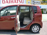 ドアが約90度開くので乗り降りがしやすいです。