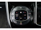 運転席と助手席、それぞれ温度調節ができ、オールシーズン快適なオートエアコンとなっております!