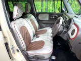 運転席まわりには十分なスペースがあり、大柄な方でもゆったり運転していただける環境です。