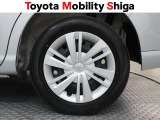 シンプルなデザインの純正ホイールキャップです。落ち着いたデザインですので車体と一体感があります。