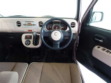 視界良好、操作しやすい運転席です。