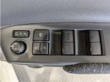 パワーウィンドウスイッチです。当たり前にないと不便な装備ですよね!