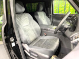 運転席まわりには十分なスペースがあり、大柄な方でもゆったり運転していただける環境です。