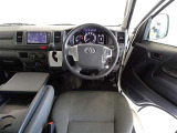 視界良好、操作しやすい運転席です。