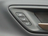 運転席は二人分のシートポジションを記憶します。
