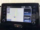純正ナビを装備。タッチパネル式で使いやすく、お出かけもラクラクです。