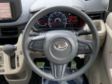 インテリアに合わせたデザインのステアリングは、運転される方のことも考え、運転しやすい形状、大きさです。是非一度、実際に触ってお確かめください。