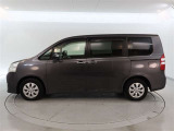 両側スライドドア付きだから、狭い駐車スペースなどでの 乗り降りラクラク!小さなお子さまのいるご家庭には嬉しい装備。
