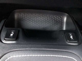 【シートヒーター】装備。運転席と助手席の座面と背もたれを素早く温めるシートヒーターを搭載。身体を直接温めることができます。
