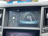 まるで真上から見ているような、視認性の良いアラウンドビューモニターです。駐車が苦手な方でもこれでらくらく駐車できますよ。