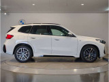 ☆BMWの前後重量配分50:50はエンジン自体をフロントタイヤよりも後ろにずらし、通常はエンジンルーム内に搭載される重量物であるバッテリーをトランクに移動させるなどして実現されています☆