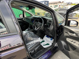 【運転席】座り心地が良いシートなので長時間の運転でも快適にお過ごしいただけます。新品のフロアマットのご注文も可能です。掲載箇所以外にご希望の写真がございましたらお気軽にお問い合わせ下さい。