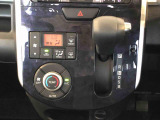 温度を設定すれば、自動で車内の温度管理をしてくれる優れものです♪ATミッションで運転楽々