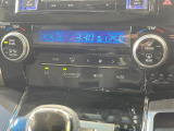 【左右独立型フルオートエアコン】運転席と助手席でそれぞれお好みの温度に設定可能。同乗者にも配慮した、快適な空調をお届け致します。