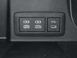 【充電用USB端子】デバイスの充電に便利です。※実際の接続端子は写真で確認or店舗までご気軽にお問合せください♪