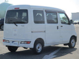 明るく広々、落ち着いた店内では、中古車のご検討・ご購入のほか、携帯電話(au)の購入等、様々なご相談に幅広く応えていきます♪