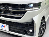 【LEDヘッドライト】悪天候や夜間走行時も良好な視界を確保し安心して運転できる高輝度LEDヘッドライトを装備!点灯速度が早く、消費電力も抑えられています。