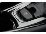 EVモードは電気モーターのみを使って走行するモードです。深夜の住宅街、屋内駐車場でエンジン騒音や排気ガスを気にすることなく走行できます。
