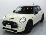 フロントフェイスはMINIアイコンとして永らく愛されるデザイン性の良さと、ブランドの魅力を感じる事ができます。