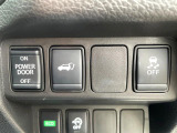 【パワーバックドア】スマートキーや運転席のボタンを押すだけでリアゲートが自動で開閉します!荷物を持っている時や、高い位置にあるバックドアを閉める際に便利な機能です♪